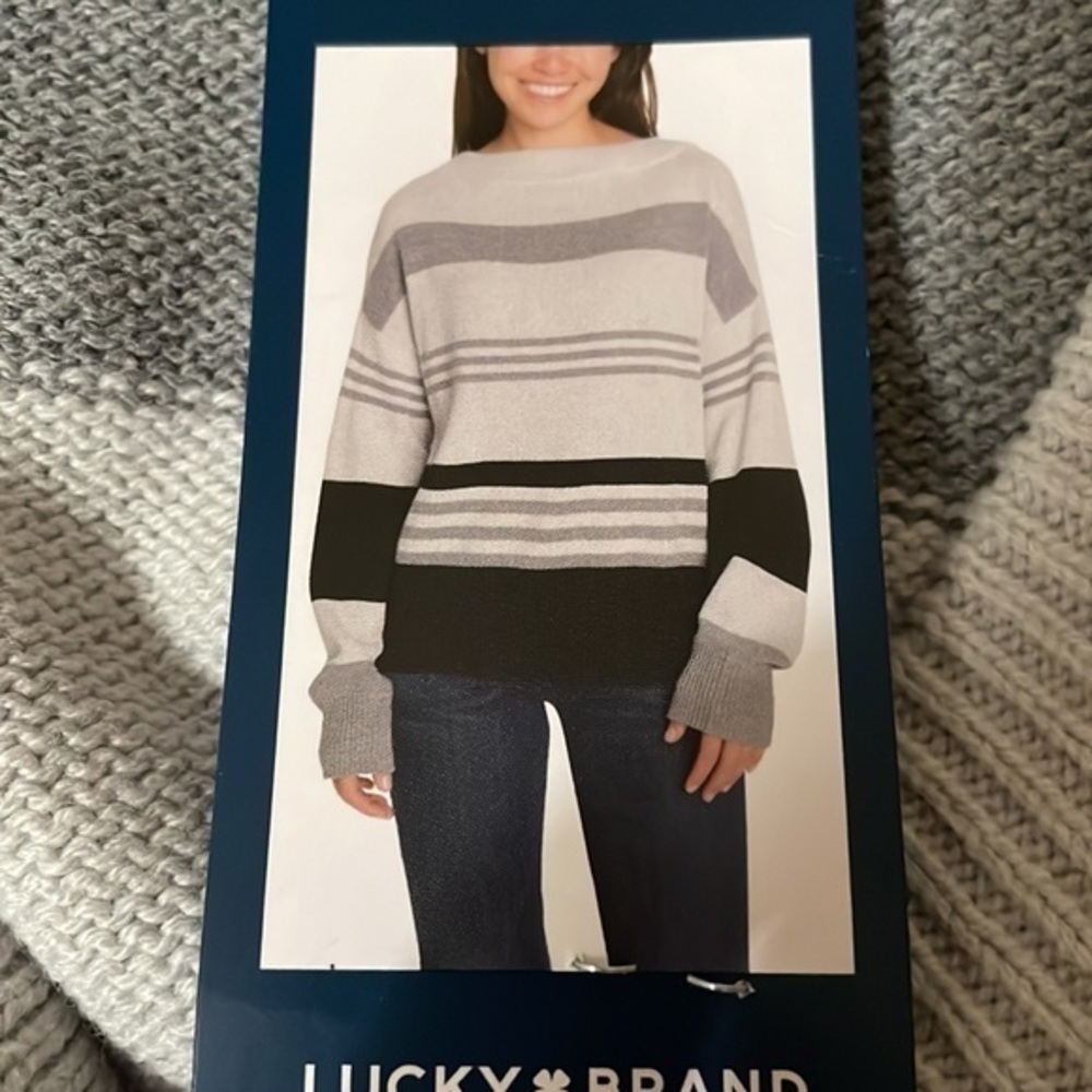 Lucky Ladies Colorblock Sweater / Light Gray, & Black/ Size: XS (Y-W2)